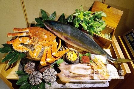 〈TSUJIHAN海鮮丼〉標榜所用食材都是高鮮度可生食級的食材。圖／姚舜 