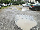 屏東院檢停車場太破　民怨心情更差