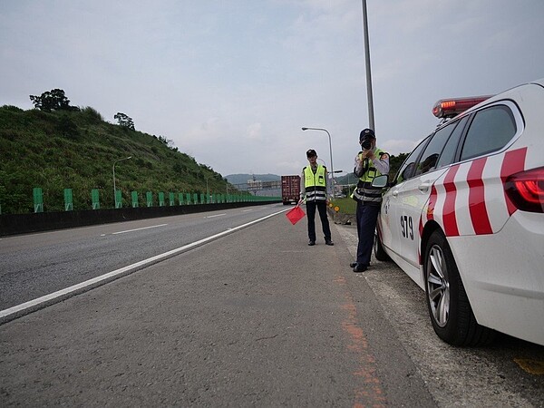 高速公路車速快、危險性高，警方希望部分勤務可以科技執法取代人力執行。圖／國道警察提供