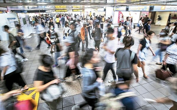 勞動部勞保局資料顯示,截至民國105年底,直轄市政府積欠勞保保費,台北市35.3億元,高雄市124.1億元,共159.4億元。。圖/聯合報