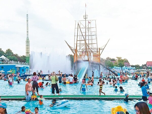 宜蘭童玩節昨首日開幕,萬人湧入。 記者羅建旺/攝影