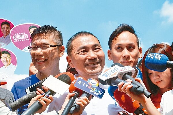 國民黨新北市長參選人侯友宜昨轉述農民說法,指蔡政府一句話就斷送農產品銷往大陸的機會。 記者施鴻基/攝影