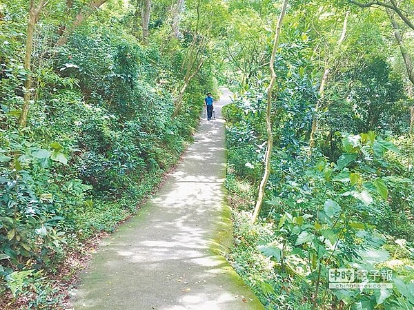 田中森林公園步道最近傳出有水鹿出沒，一名葉姓山友慘遭攻擊。（謝瓊雲翻攝）