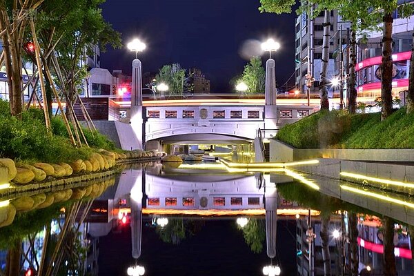 台中綠川整治過後變成新景點。(取自水利大台中臉書粉絲頁)