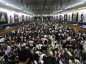 雙北颱風假不同調　旅行社怨：人仰馬翻　