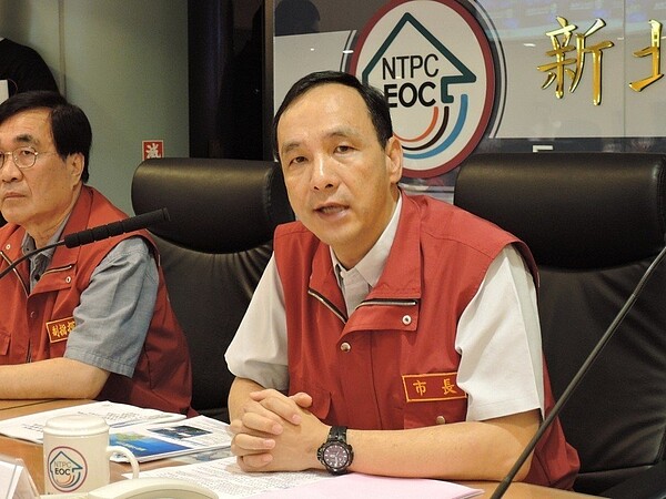 新北市長朱立倫透過臉書宣布11日停止上班上課。圖/聯合報系資料照片