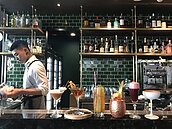 信義區百貨延長戰線　餐酒館、深夜食堂成新戰場