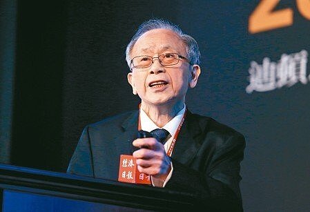 中華經濟研究院董事長、中央研究院院士胡勝正(圖)十日傍晚病逝,享壽七十八歲,昨天各界同表哀悼。他是國內經濟學界的泰斗,學術地位崇高,且多次臨危受命擔任政府要職,更是蔡總統經常請益的對象。 圖/本報資料照片