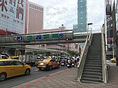 拆除試水溫　世貿天橋今起封閉21天