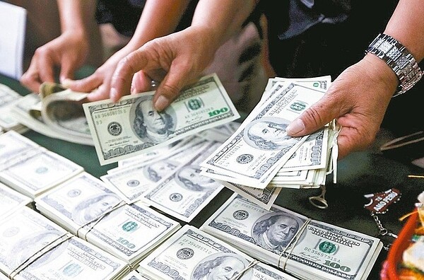 專家預期美元下半年以貶值趨勢為主。 圖/聯合報系資料照片