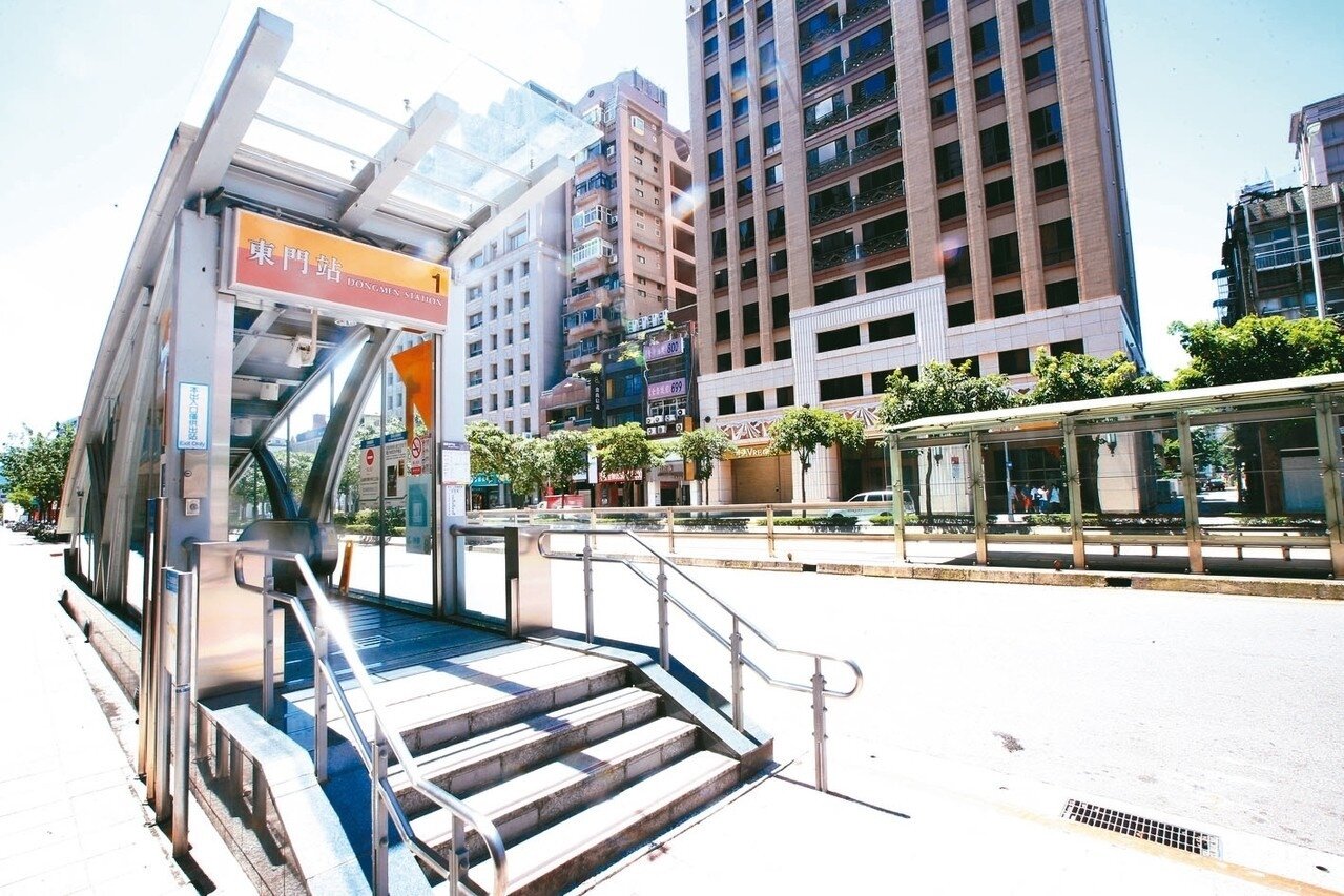捷運東門站周邊,交通便捷,生活機能完備。 記者陳正興/攝影