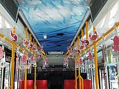 基隆「鎖管巴士」上路如進海底世界　7到9月半價優惠