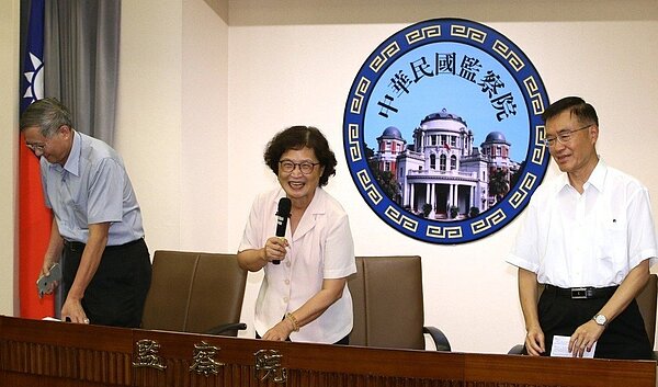 監委前天提年改釋憲案,最後以記名表決通過;但大法官會議昨天表決,因首波聲請人連提行政訴訟都沒有,決議不受理。 圖/聯合報系資料照片