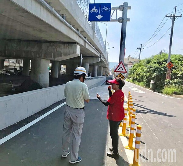 歷時3年多整修的沙鹿陸橋剛完工開通，機車族卻反映機車道不OK。記者黑中亮／攝影 