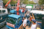 抗議空汙法汰車　百輛貨車、機車包圍環署