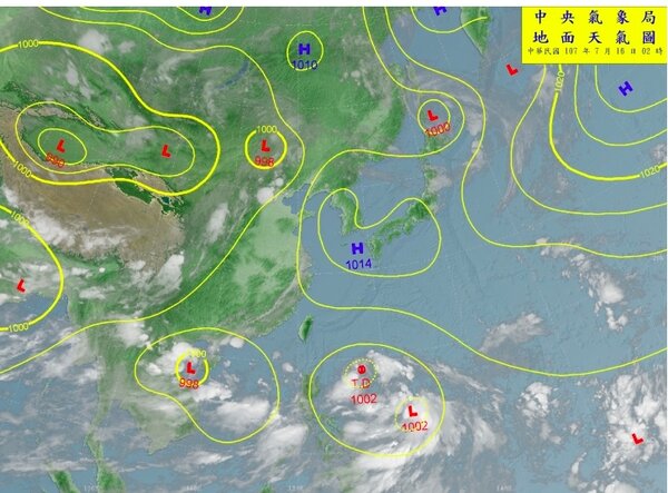 在菲律賓東方海面的兩個熱帶擾動，都有機會發展成颱風，最快在今晚。圖／擷自氣象局官網