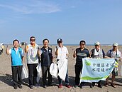 桃環局淨灘　半年清64噸垃圾