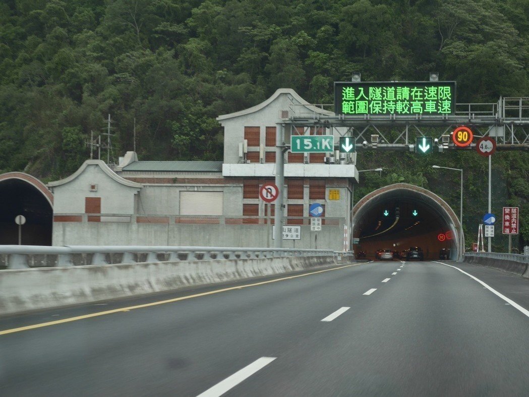 國道5號高速公路上5個隧道群電費支出,一個月要1100萬,夏天雪隧「吹冷氣」再墊高到1200萬元,被台電列為用電大戶。 記者吳淑君/攝影