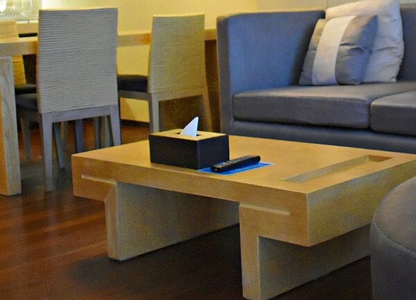 旅館的遙控器，看起來也許乾淨沒有髒汙，但其實比你想像得還要髒。記者魏妤庭／攝影