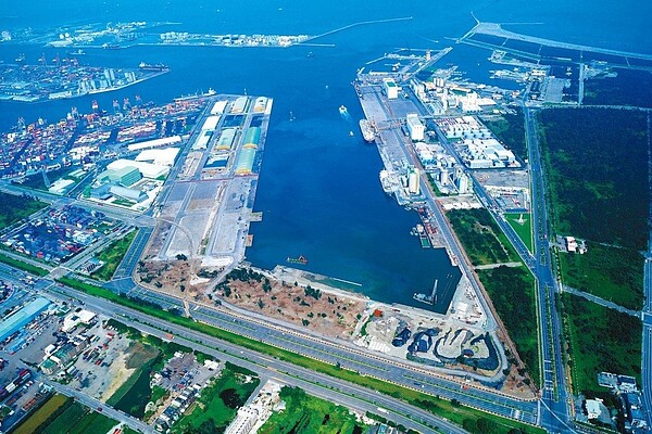 離岸風電競標在6月底開出每度2.2至2.5元破盤價後,外界關注未來離岸風電躉購費率。