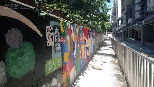 台北市中山區新興公宅旁邊緊鄰新興國中(好房網News記者/王思云攝影)