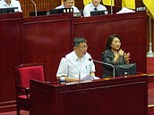 鄭文燦稱桃捷上半年淨賺2億　柯文哲：我才不相信