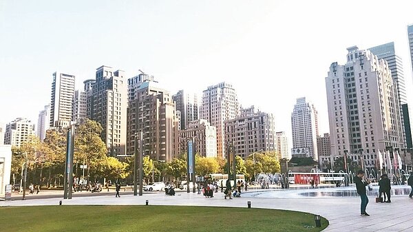 據市調機構最新統計,今年上半年北台灣預售、新成屋推案量爆出5,615.56億元,較去年同期大增約四成。 記者游智文/攝影