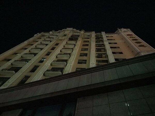 新北市林口區昨天10點突然大跳電,市議員蔡淑君說,目前瞭解原因可能是電量負載過重,但還在查明搶修。圖/翻攝臉書社團林口大家庭