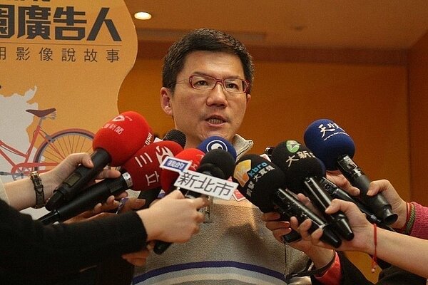 民進黨新北市長參選人蘇貞昌接受周刊專訪,批評新北市府都更太判,拋出要「百倍速都更」,對此新北市府發言人張其強表示,「對於吹牛,無法回應」。圖/本報資料照片