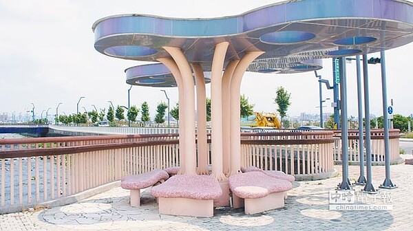 台中市重大建設陸續完工帶動房市榮景,水湳中央公園第三季完工。圖/黃繡鳳