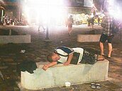 火車站前遊民占據　深夜返「嘉」怕怕的