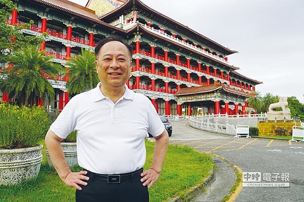 圓山飯店董事長張學舜將高雄圓山飯店重新定位為「莊園度假飯店」,並增加景觀木棧道成功將飯店和澄清湖連結。圖/姚舜