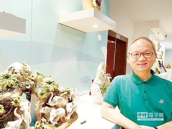 法藍瓷總裁陳立恆表示,因應全球市場、生活習性改變,歐美吹起廉價風,法藍瓷將在10月推出一個全新較低價的「法藍瓷傳世」系列。圖/邱莉玲