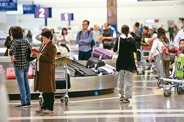 正值暑假旅遊旺季,國人出國採買當地零食時,不妨先弄清楚重量限制相關規範。報系資料照