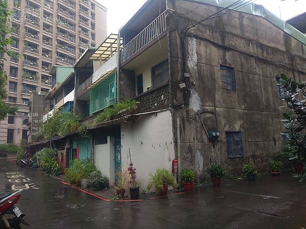 50年老透天「阿嬤堅持要收租」 網急勸:遇到燒炭虧更大 透天 老屋 (好房網News記者陳韋帆)