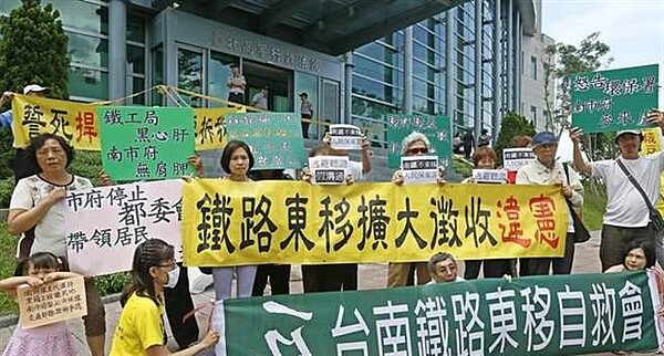 台南鐵路地下化東移開發案，當地民眾認為環評結果違法，打行政訴訟控告環保署，此為資料照。（資料照片 張鎧乙攝）
