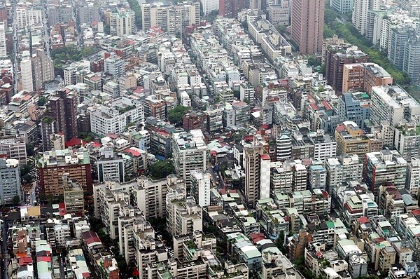 國稅局官員說，一名民眾炒房獲取暴利卻不繳稅，直到祭出管收手段後，才繳清710多萬元的稅款。本報資料照片