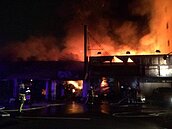 台中民宅凌晨大火　疑汽機車起火延燒4户