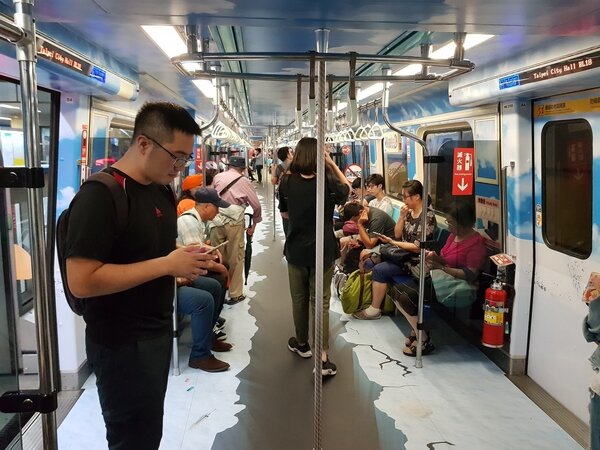 台北捷運未來9年將全面升級車廂內監視器，讓畫素從30萬提高到300萬。記者翁浩然／攝影 