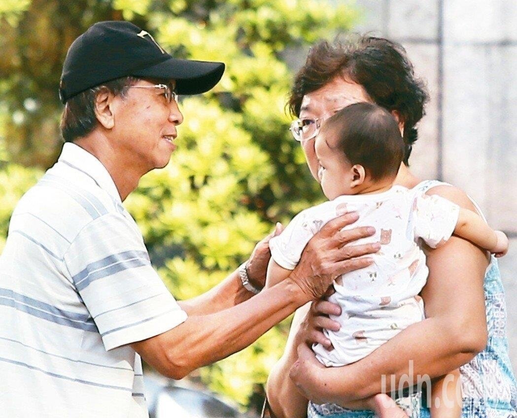 行政院拍板的托育補助,民眾未必用得到。 記者林澔一/攝影