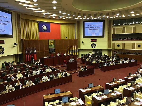 柯文哲今天赴市議會進行「托育政策、教育政策與老人福利政策之規劃與落實」專案報告。記者張世杰／攝影
