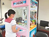 食品、化妝品夾娃娃機　近4成不合格