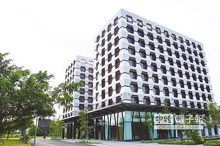 繼「蘇澳四季雙泉館」之後,春福建設斥資13億元於宜蘭興建的「煙波大飯店宜蘭館」,將於明日試營運。圖/姚舜