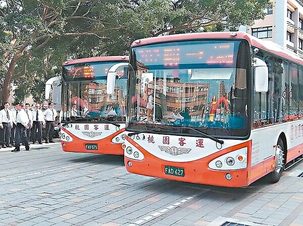 桃市府交通局推出搭公車8公里買一送一，多位市議員期望能全面實施8公里免費。 圖／聯合報系資料照片
