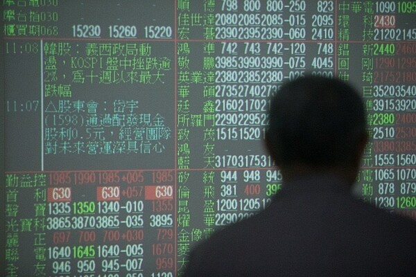 台股2日終場加權股價指數收在10929.77點,下跌168.36點,跌幅1.52%,成交值新台幣1403.89億元。聯合報系資料照/記者黃仲裕攝影