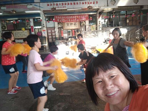 為聲援公勇路拆遷案、咬傷女警的屏東縣議員蔣月惠,因和房東為了協會所在地一件道路拓寬案意見不合,被要求限期搬家;她說,這件事看得很開。記者潘欣中/翻攝