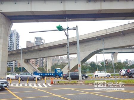 桃園市天羅地網監視系統，有效幫助案件偵查。（甘嘉雯攝）