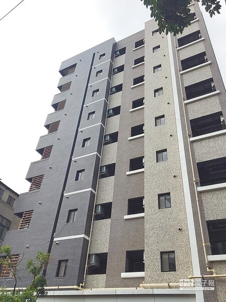 板橋府中青年社會住宅位於板橋精華地段，月租最低只要8300元，享有高檔住宅品質。（葉德正翻攝）