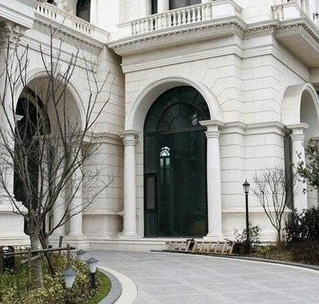 李連杰上海3億豪宅荒廢多年 保全拿來種菜、曬拖把(圖/摘自微博)