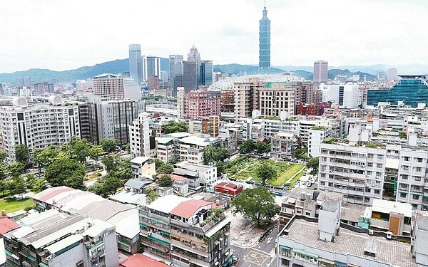 北市高房價，不少民眾仍覺得買不起。 報系資料照
